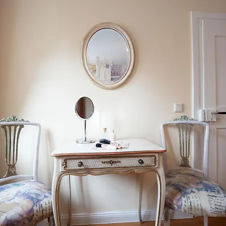 Refugium Theresienstrasse 19 - Morisot *